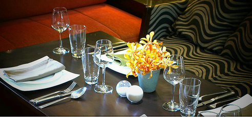 如夢似幻夜光杯 葡萄酒酒杯的鑒賞與餐飲服務藝術(shù)